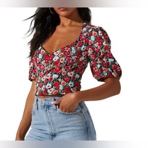 NWT ASTR The Label Puff Sleeve Cropped Blouse in Red Dark Floral - Size S